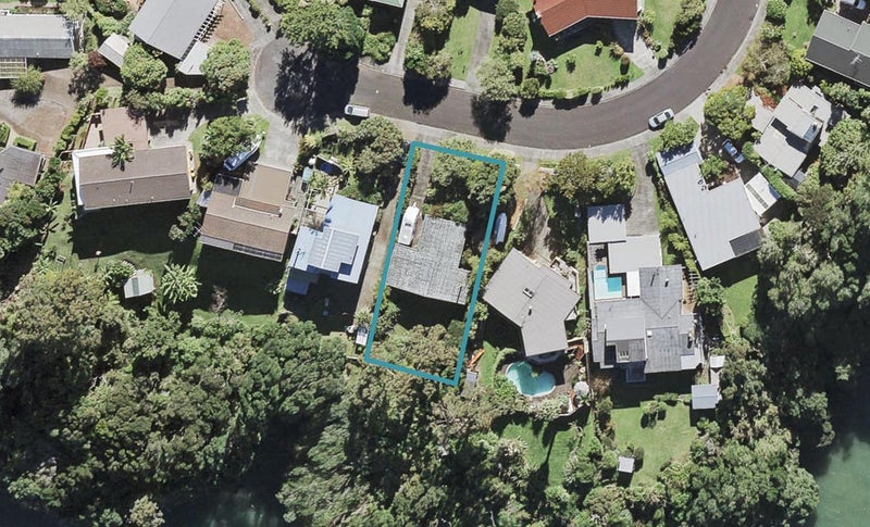 16 Valkyria Place, Beach Haven, Auckland - Carousel 1