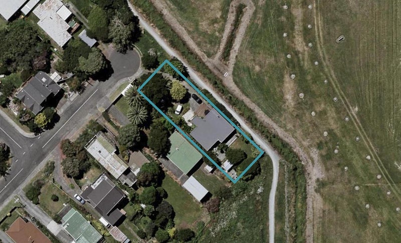 20 Waikare Road, Raumati Beach, Paraparaumu - Carousel 1