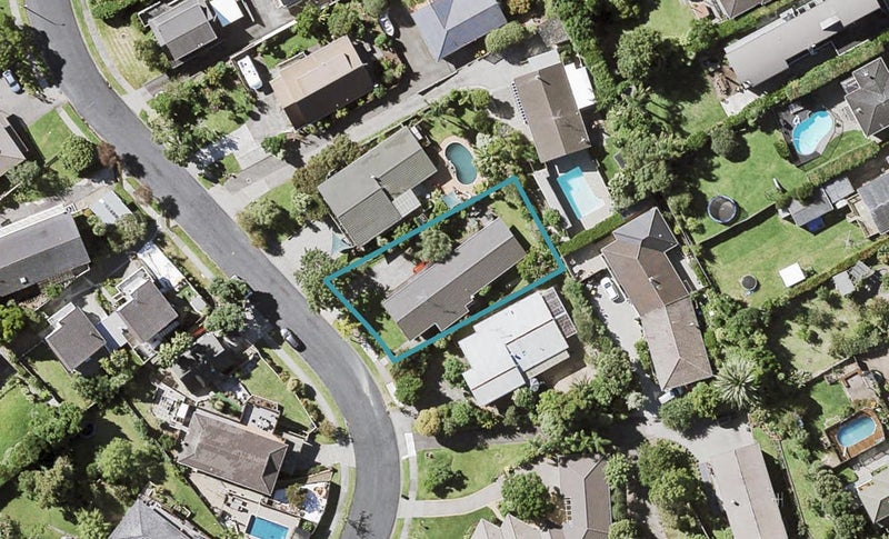 25 Pickwick Parade, Mellons Bay, Auckland - Carousel 1