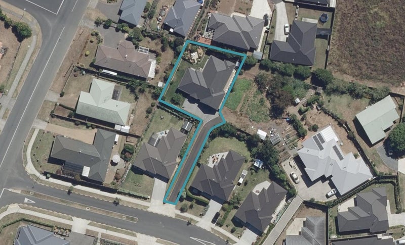 5 Cabourne Drive, Glenview, Hamilton - Carousel 1
