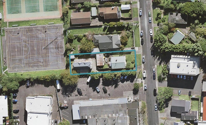 1/8 Gladstone Road, Northcote, Auckland - Carousel 1