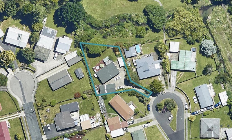12 Luke Place, Fairy Springs, Rotorua - Carousel 1