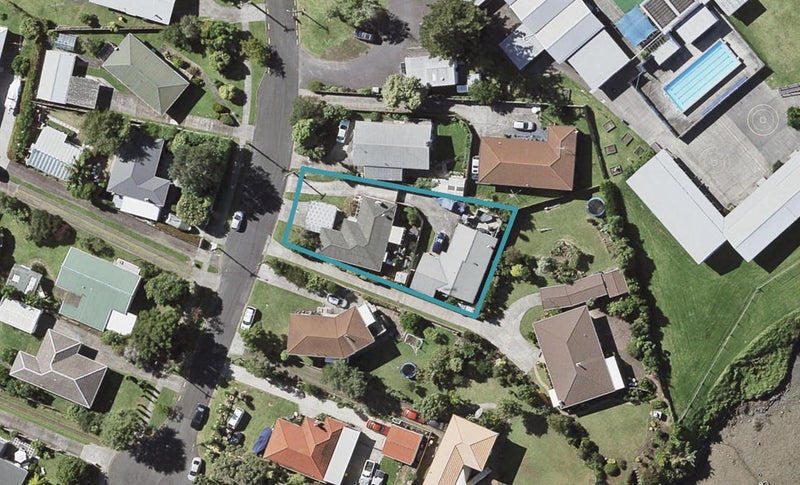 2/20 Swan Crescent, Pakuranga, Auckland - Carousel 1