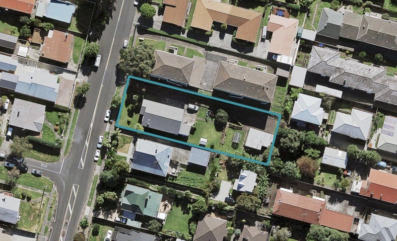 24 Fowlds Avenue, Sandringham, Auckland - Carousel 1