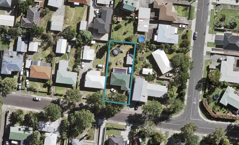33 Pinedale Place, Henderson, Auckland - Carousel 1