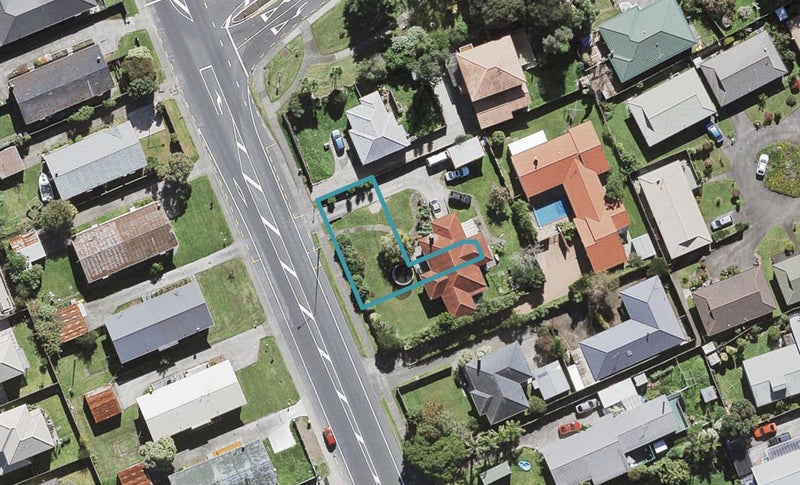 135D Te Atatu Road, Te Atatu South, Auckland - Carousel 1