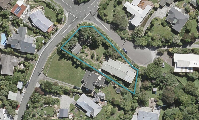 11 Catherine Grove, Tirohanga, Lower Hutt - Carousel 1