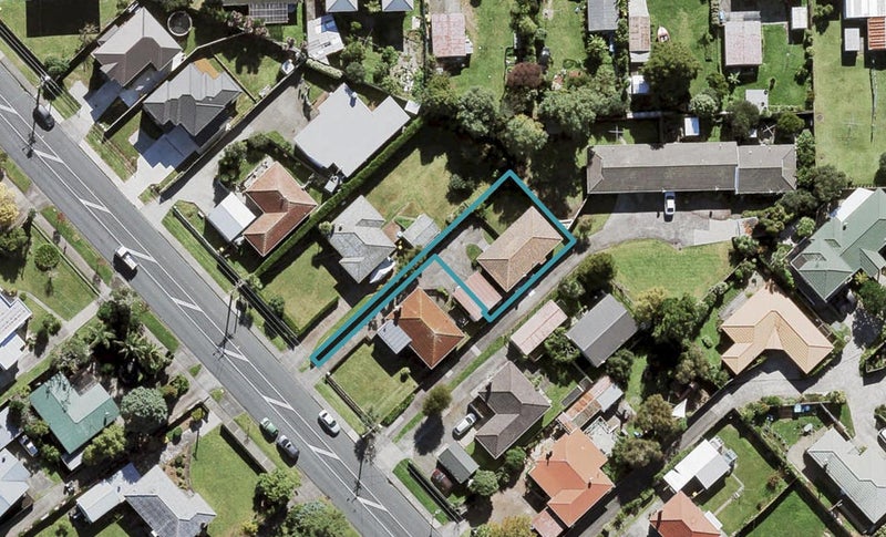 731B Te Atatu Road, Te Atatu Peninsula, Auckland - Carousel 1