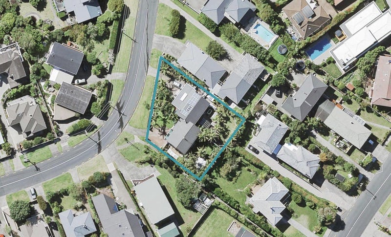 1/6 Kowhai Road, Campbells Bay, Auckland - Carousel 1