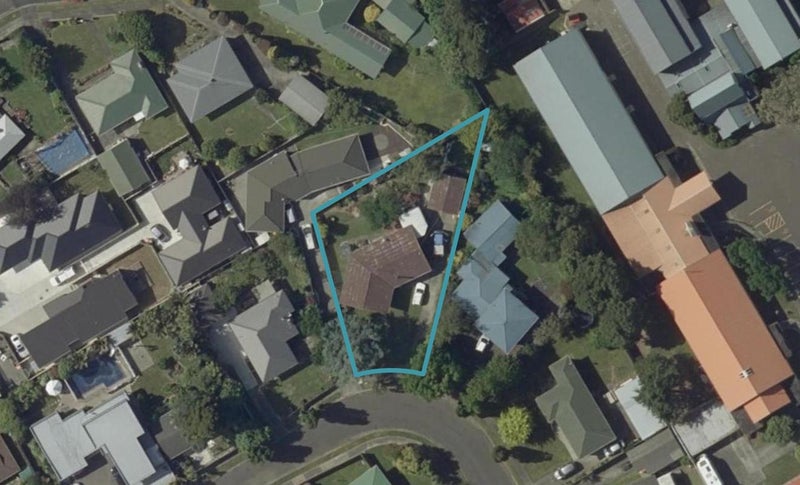 5 Brett Place, Takaro, Palmerston North - Carousel 1