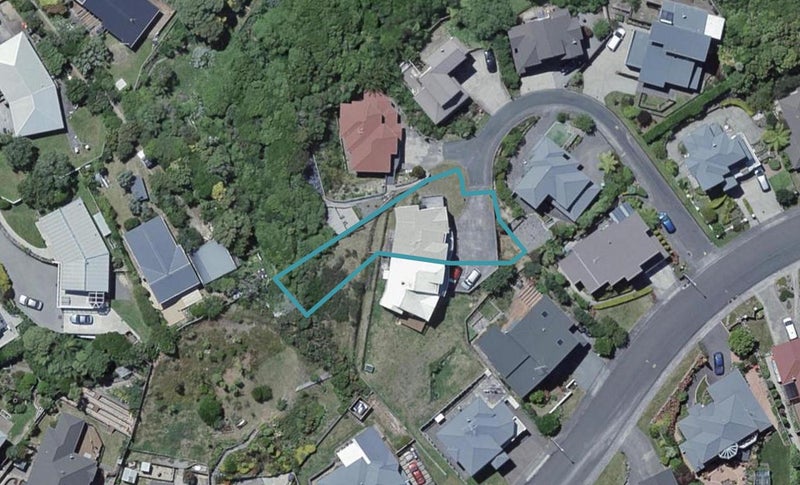 33 Dress Circle, Newlands, Wellington - Carousel 1