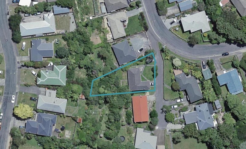 45 Kiwi Crescent, Tawa, Wellington - Carousel 1