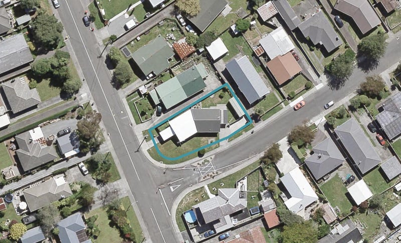 2/1 Oregon Drive, Maoribank, Upper Hutt - Carousel 1