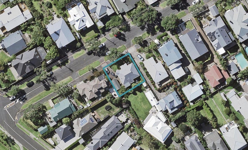 21 Ascot Avenue, Narrow Neck, Auckland - Carousel 1