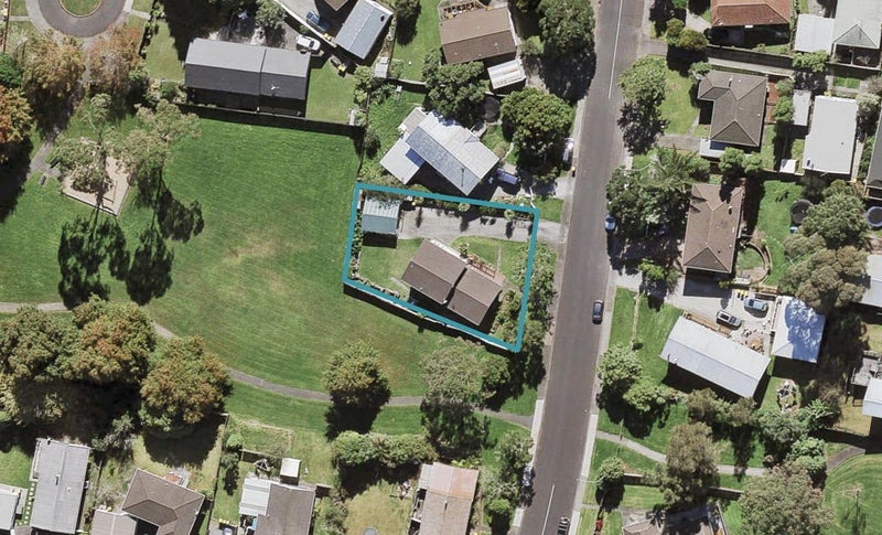 27 Fitzherbert Avenue, West Harbour, Auckland - Carousel 1