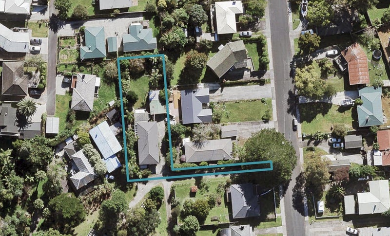 18 Paragon Avenue, Beach Haven, Auckland - Carousel 1
