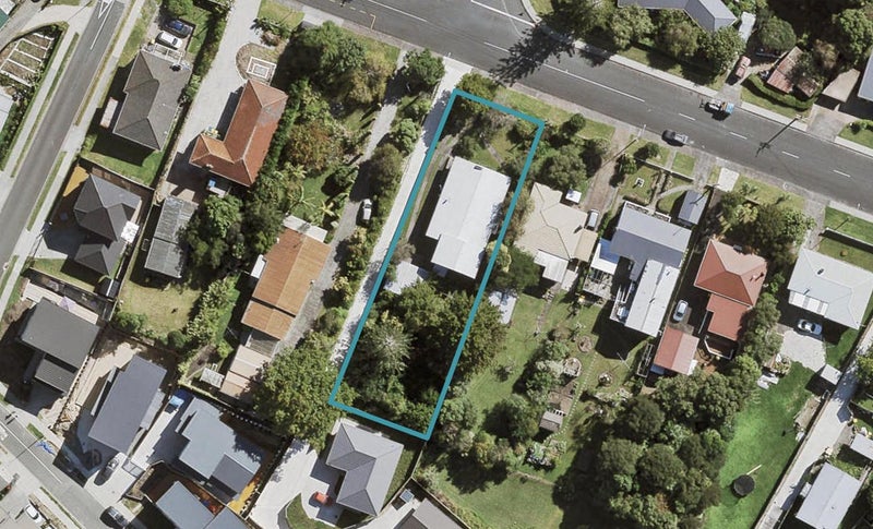 39 Awaroa Road, Sunnyvale, Auckland - Carousel 1