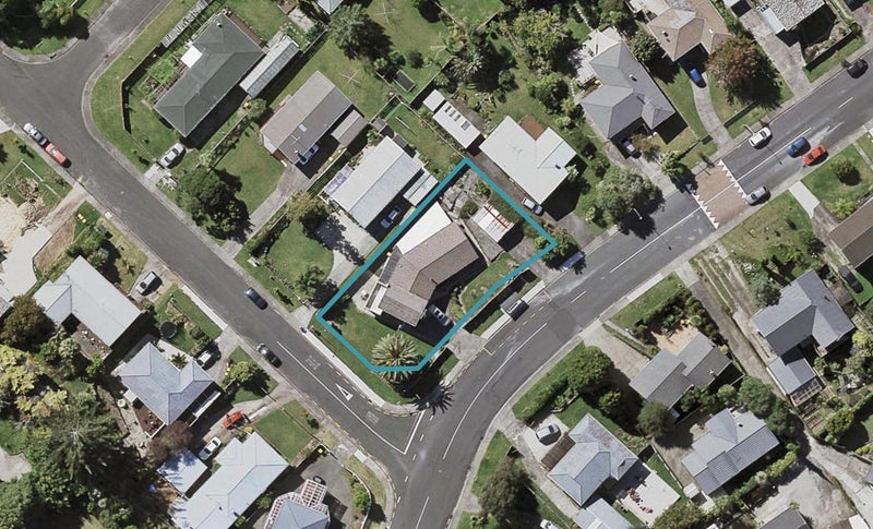 12 Juniper Road, Sunnynook, Auckland - Carousel 1