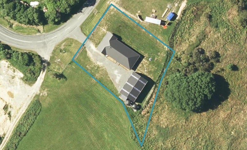2 Renata Road, Ōkiwi Bay - Carousel 1