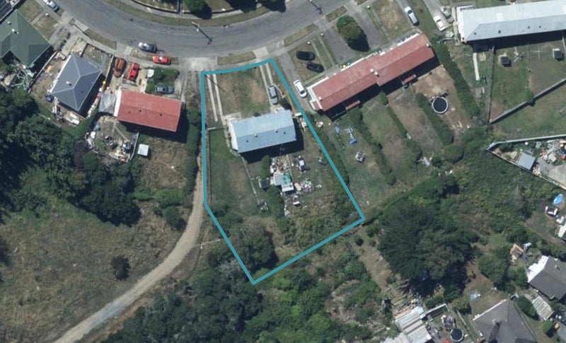 30 Cornwall Crescent, Cannons Creek, Porirua - Carousel 1