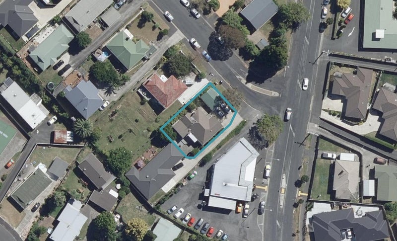 1 Ridout Street, Maeroa, Hamilton - Carousel 1