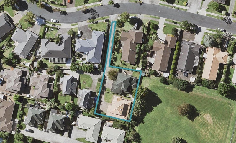 2/24 Headcorn Place, Botany Downs, Auckland - Carousel 1
