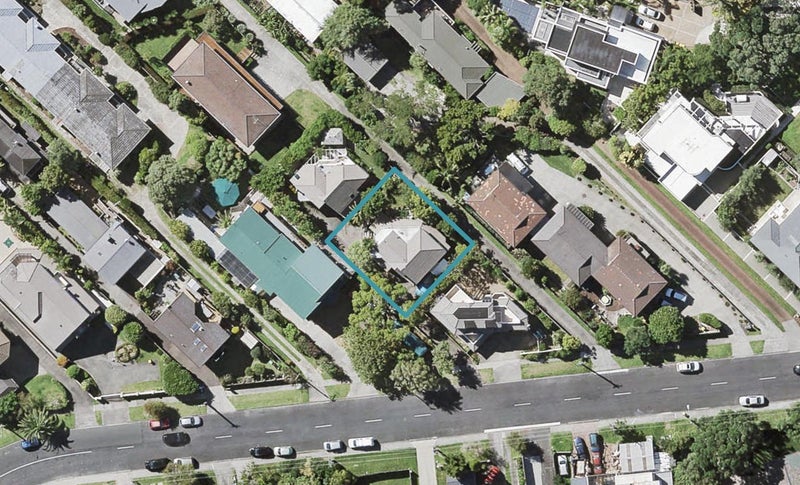 16A Castor Bay Road, Castor Bay, Auckland - Carousel 1