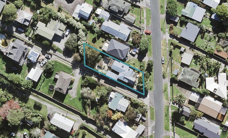 42 Rambler Crescent, Beach Haven, Auckland - Carousel 1