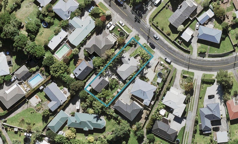 35 Royal View Road, Te Atatu South, Auckland - Carousel 1