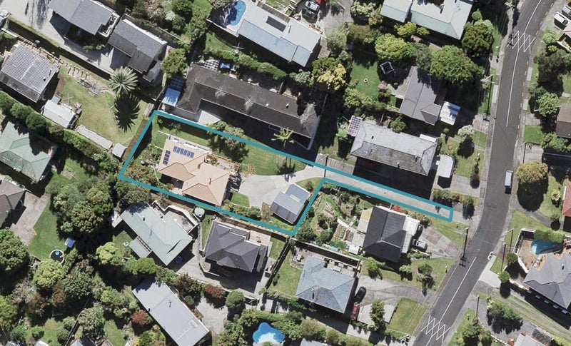16 Merchant Avenue, Te Atatu South, Auckland - Carousel 1