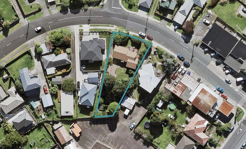 6 Gloria Avenue, Te Atatu Peninsula, Auckland - Carousel 1
