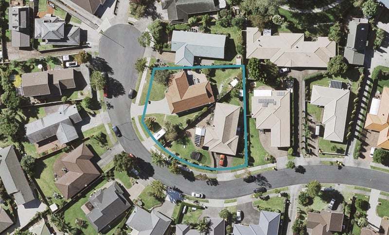 2/35 Headcorn Place, Botany Downs, Auckland - Carousel 1