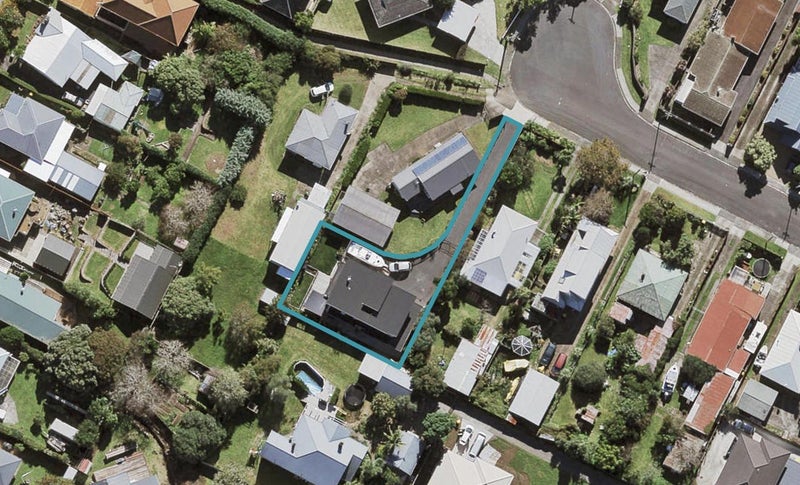 12A Kowhai Avenue, Mangere Bridge, Auckland - Carousel 1