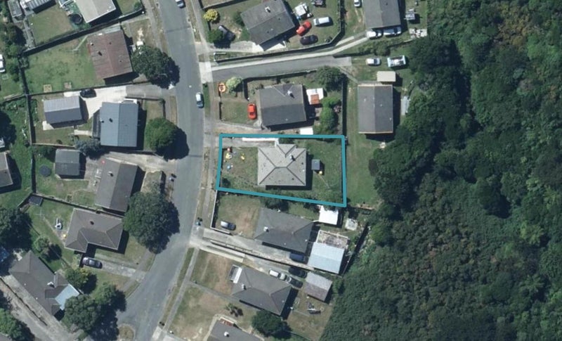 15 Surprise Place, Cannons Creek, Porirua - Carousel 1
