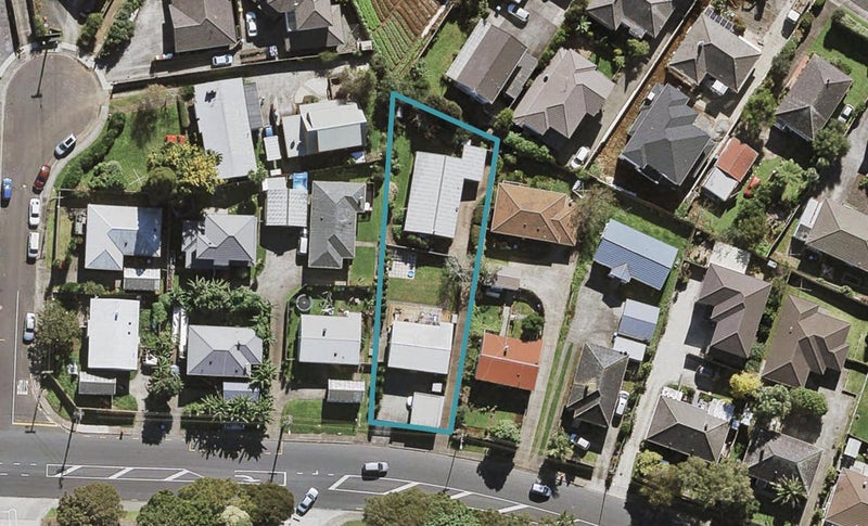 11B Carr Road, Three Kings, Auckland - Carousel 1