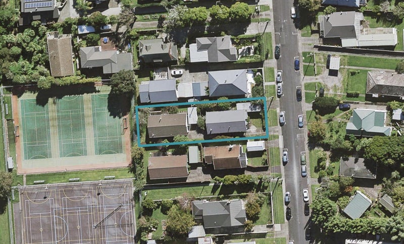 1/18 Gladstone Road, Northcote, Auckland - Carousel 1
