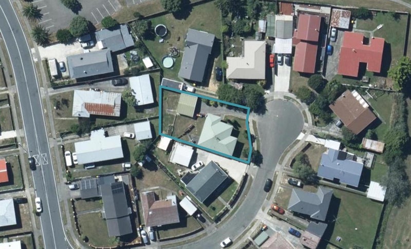 7 Dalray Place, Ascot Park, Porirua - Carousel 1