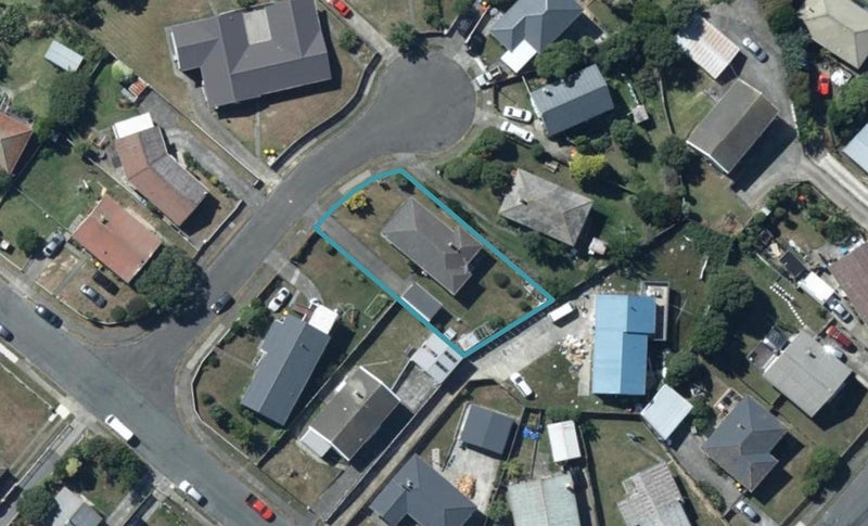 4 Tau Grove, Takapuwahia, Porirua - Carousel 1