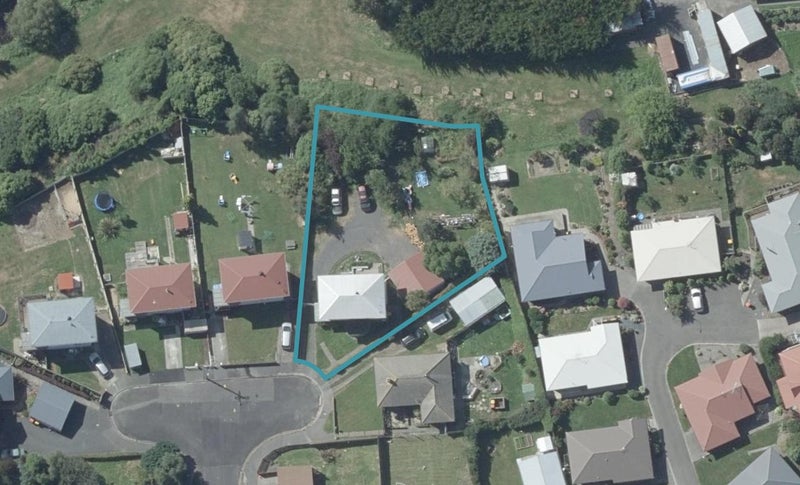 24 Jensen Street, Green Island, Dunedin - Carousel 1