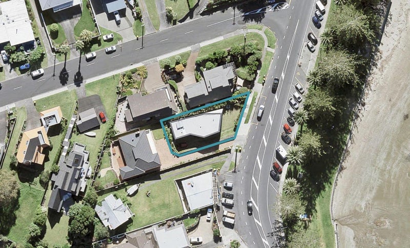 940A Beach Road, Waiake, Auckland - Carousel 1