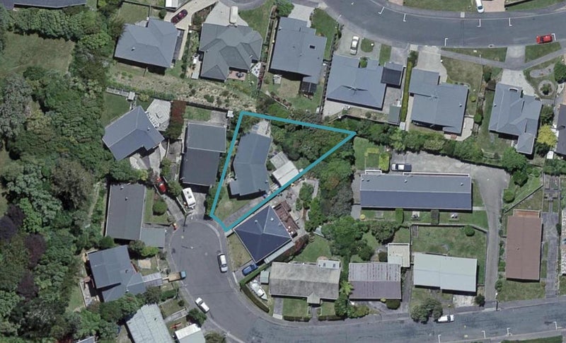 26 Kahikatea Grove, Paparangi, Wellington - Carousel 1