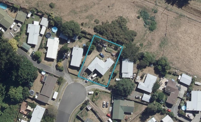 24 Riley Place, Fitzroy, Hamilton - Carousel 1