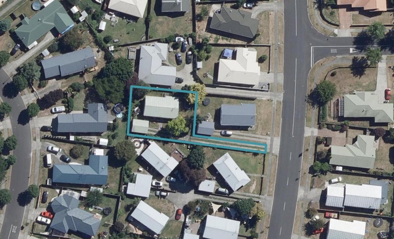 42B Lloyd Drive, Nawton, Hamilton - Carousel 1