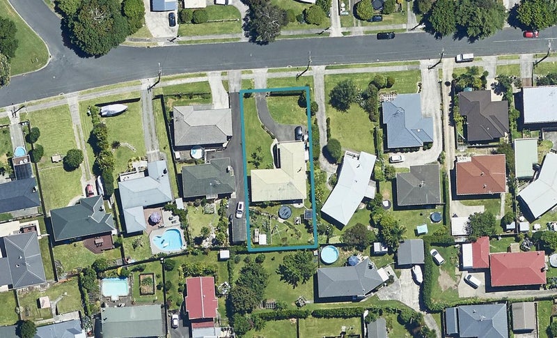 12 Lynwood Place, Brookfield, Tauranga - Carousel 1