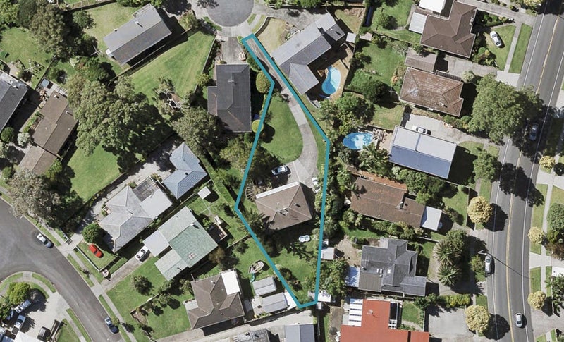 10 Cobana Place, Pakuranga Heights, Auckland - Carousel 1