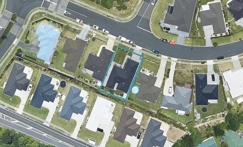 8 Fairfax Crescent, Pyes Pa, Tauranga - Carousel 1