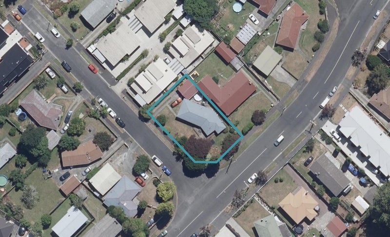 67 Carrington Avenue, Silverdale, Hamilton - Carousel 1
