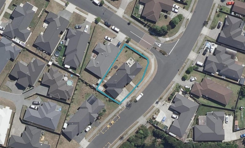 93 Barrington Drive, Huntington, Hamilton - Carousel 1