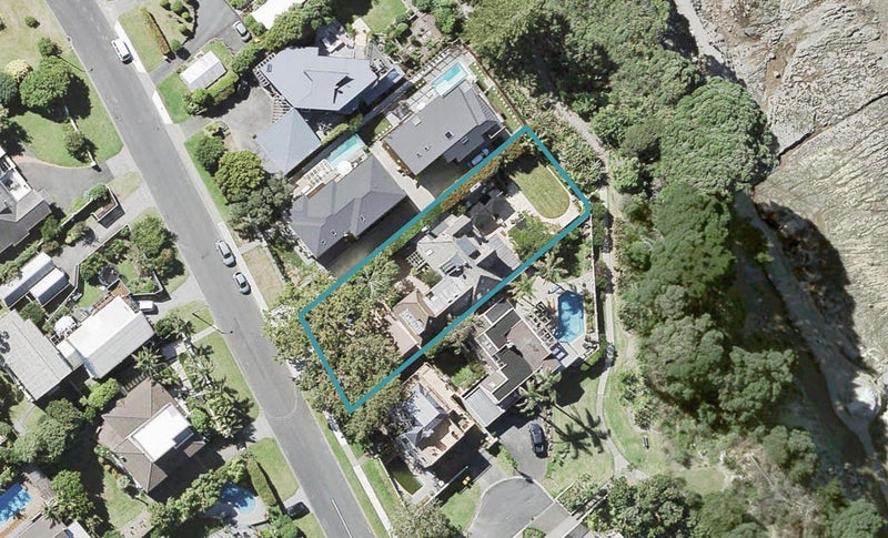 3 Bournemouth Terrace, Murrays Bay, Auckland - Carousel 1