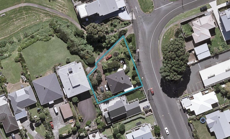 18 Nobs Line, Strandon, New Plymouth - Carousel 1